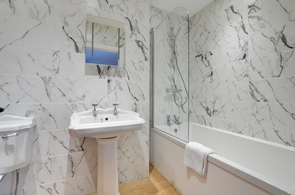 Lynton Cottage Seaview Apartments Линтън Екстериор снимка